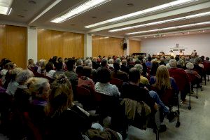 El interés por el libro que rescata voces de la Safor silenciadas por el franquismo abarrota la Casa de Marquesa