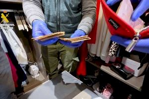 Al descubierto varias clínicas estéticas clandestinas en la Comunitat Valenciana que usaban bótox y ácido hialurónico de contrabando - (foto 4) Al descubierto varias clínicas estéticas clandestinas en la Comunitat Valenciana que usaban bótox y ácido hialurónico de contrabando - (foto 4)