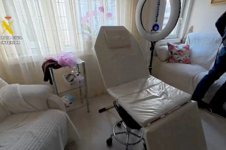 Al descubierto varias clínicas estéticas clandestinas en la Comunitat Valenciana que usaban bótox y ácido hialurónico de contrabando Al descubierto varias clínicas estéticas clandestinas en la Comunitat Valenciana que usaban bótox y ácido hialurónico de contrabando