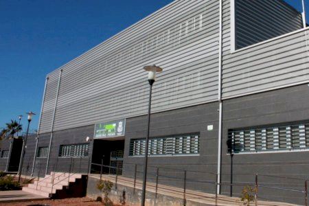 El Centro Socioeducativo Díaz Pintado de Burjassot acoge una charla informativa sobre el proceso extraordinario de regularización El Centro Socioeducativo Díaz Pintado de Burjassot acoge una charla informativa sobre el proceso extraordinario de regularización