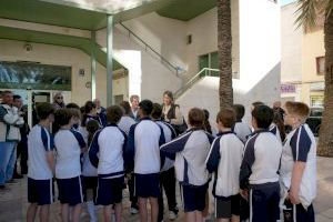 El Ayuntamiento de Crevillent organiza visitas guiadas de escolares al Mercado de Abastos para concienciar sobre una alimentación saludable - (foto 4)