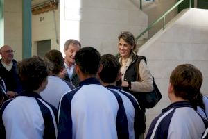 El Ayuntamiento de Crevillent organiza visitas guiadas de escolares al Mercado de Abastos para concienciar sobre una alimentación saludable - (foto 6)