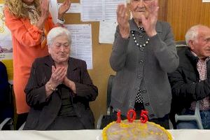 València homenajea a Rosario Barat, vecina de Borbotó, en su 105 cumpleaños - (foto 5)