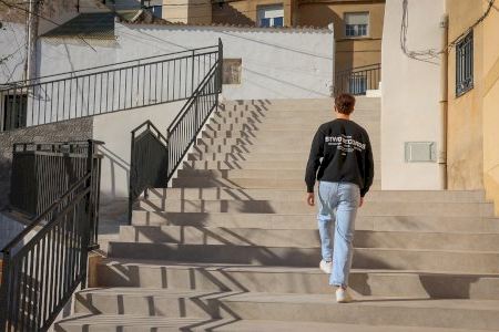 Onda Bonica suma a su catálogo las nuevas escaleras en el barrio El Castillo tras derruir el antiguo transformador Onda Bonica suma a su catálogo las nuevas escaleras en el barrio El Castillo tras derruir el antiguo transformador