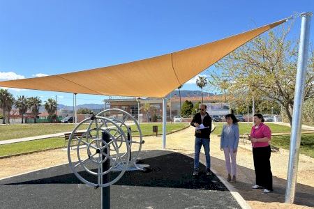 L’Ajuntament de Tavernes millora els parcs infantils de la platja amb ombratges i jocs d’aigua