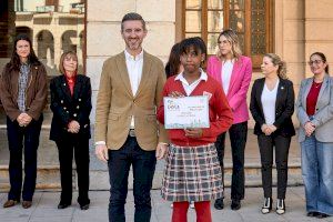 Gandia conmemora el Día Internacional de la Mujer con un acto institucional con una amplia participación educativa, social y comercial - (foto 17)
