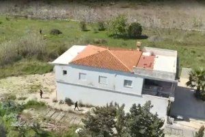 Desde fuera parecía un chalet más en Oliva, pero dentro ocultaba 410 plantas de marihuana