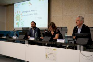 La Càtedra Reciplasa premiarà la creativitat en el foment del reciclatge en els centres educatius La Càtedra Reciplasa premiarà la creativitat en el foment del reciclatge en els centres educatius