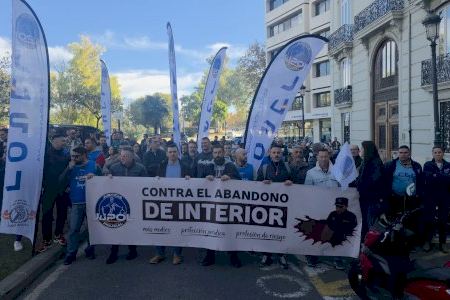 Policías valencianos se organizan para viajar a Madrid en la gran protesta del sábado: "Nos sentimos abandonados" Policías valencianos se organizan para viajar a Madrid en la gran protesta del sábado: "Nos sentimos abandonados"