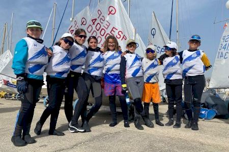 El equipo de Optimist del Club Náutico Torrevieja completa una sólida actuación en la autonómica en Oliva