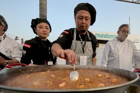 El Concurs Internacional de Fideuà de Gandia bate récord con cocineros de siete países