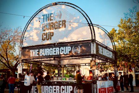 The Burger Cup llena de sabor y ambiente el Parc Central de Torrent