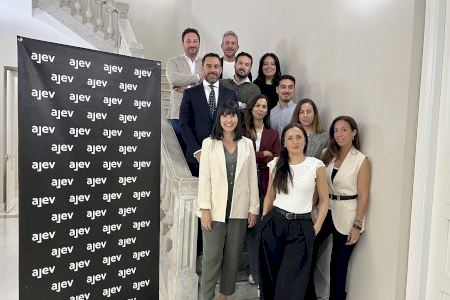 Paz Navarro, reelegida presidenta de AJEV para los próximos tres años al frente de una nueva junta directiva