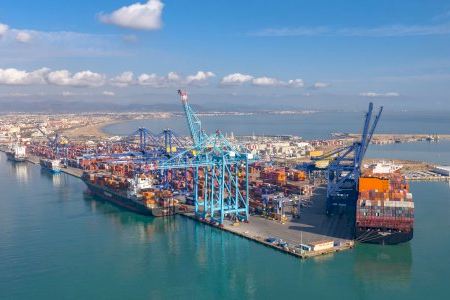 APM Terminals invierte en la electrificación y amplía su colaboración en Valencia