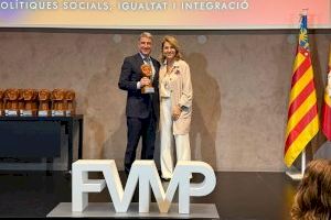Orihuela recoge en Valencia el Premio al Buen Gobierno de la FVMP al proyecto ‘+ Energía’ de la Concejalía de Bienestar Social