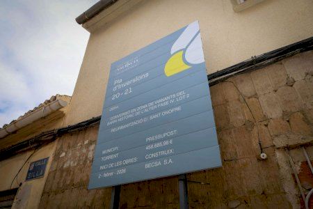 La alcaldesa visita las obras de reurbanización de la calle Sant Onofre, que transformarán el día a día de los vecinos del Alter