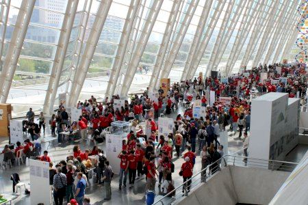 La 21ª edición de la feria Experimenta de la Universitat de València reúne 74 proyectos de ciencia y tecnología este domingo