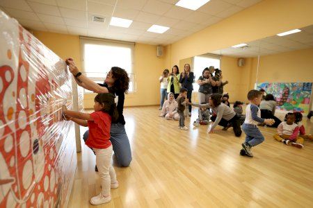 191 alumnos de las escuelas infantiles de Burriana descubren las artes en el Centre Municipal de les Arts