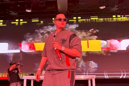 J Álvarez reafirma su legado en la sala Auditorio Roig Arena