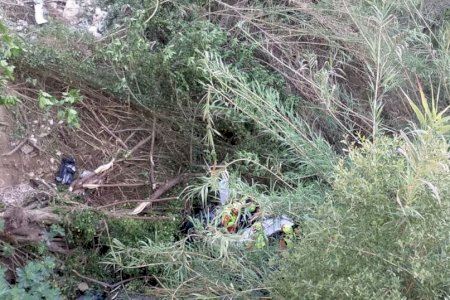 Morin dos persones en caure amb un tot terreny al riu a Ontinyent
