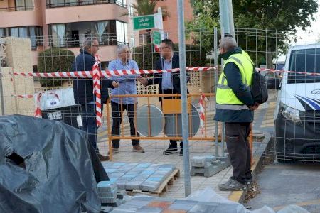 La calle Londres permanecerá dos meses cortada al tráfico por las obras de renovación de infraestructuras hidráulicas de Montecarlo