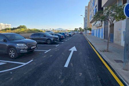 Vinaròs amplía la zona de aparcamiento en la calle Manolo Anglés