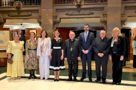 La Real Cofradía entrega el premio del “XLII Certamen Literario Flor Natural Mare de Déu del Lledó”