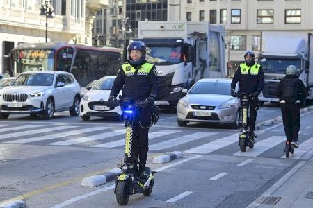 El Ayuntamiento de València lanza una oferta de empleo de 376 plazas, un tercio de ellas para agente de Policía Local