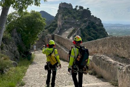Rescatado un hombre tras quedar exhausto en una zona sin salida del castillo de Xàtiva