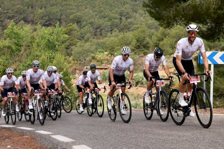 El Gran Fondo València vuelve a brillar y reúne a más de 2.600 ciclistas de 24 países en su XXI edición