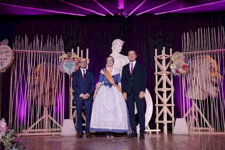 Mompó reafirma el compromiso de la Diputación con las Fallas tras recibir el Ninot d’Or del Gremi Artesà d’Artistes Fallers