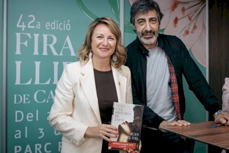 Juan del Val protagoniza la jornada de clausura de una Fira del Llibre que bate todos los récords en el Parque Ribalta