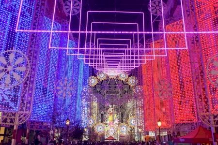 El gobierno local de València apoya a las comisiones falleras que han iluminado las calles, con un presupuesto de 210.000 euros