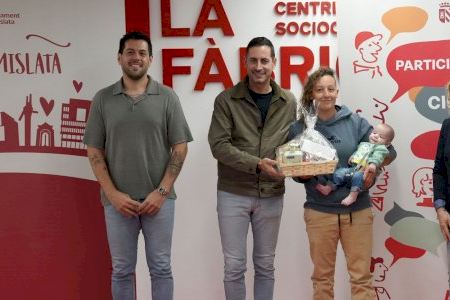 El programa ‘Jo soc de Mislata’ da la bienvenida a los recién nacidos en la ciudad