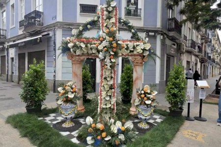 Las Cruces de Mayo vuelven a tomar Russafa: Cadis-Dénia y Regne de València-Ciscar se coronan en una edición en auge