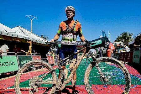 Un panadero valenciano triunfa en una de las carreras ciclistas más duras del planeta