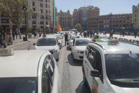 El taxi vuelve a salir a las calles de València este jueves con cortes de tráfico: “Si no hay soluciones, seguiremos de forma indefinida”