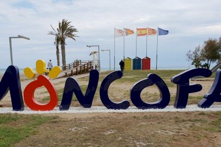 Moncofa es consolida en el podi de les millors platges de la Comunitat Valenciana amb les quatre Banderes Blaves Moncofa es consolida en el podi de les millors platges de la Comunitat Valenciana amb les quatre Banderes Blaves