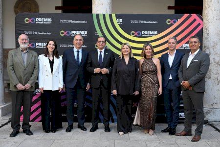 La doctora Ana Lluch, PowerCo, el investigador Miguel Andrés y la profesora Marta Inglés, premios Universidad-Sociedad de la UV