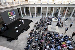 La doctora Ana Lluch, PowerCo, el investigador Miguel Andrés y la profesora Marta Inglés, premios Universidad-Sociedad de la UV - (foto 2)