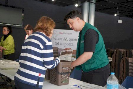 El veïnat del disseminat recull els primers 500 poals per al nou sistema de recollida de residus d’Ontinyent