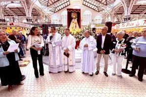 El Mercat Central de València celebra l’ofrena floral a la Mare de Déu dels Desemparats i exposa la imatge després de la seua restauració - (foto 3)