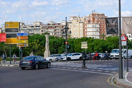València elimina el ámbar intermitente de cuatro cruces con alta accidentabilidad para reforzar la seguridad vial