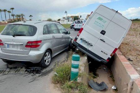 Nou accident a Alboraia després de no respectar un STOP: un menor acaba a l'Hospital Clínic