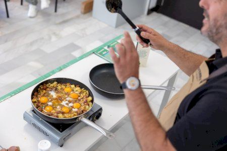 Lluís Penyafort imparte en l’Alfàs un taller de cocina sostenible y de proximidad organizado por el Fons