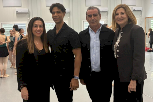 Carlos Acosta imparte una jornada magistral de danza clásica al alumnado del Conservatori Superior de Dansa de València ‘Nacho Duato’