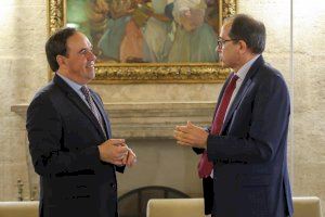 Pérez Llorca se reúne con el rector de la Universitat de València, Juan Luis Gandía - (foto 4)