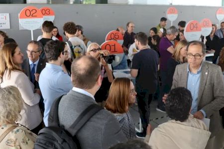 Centenares de estudiantes participan en la iniciativa ‘Conèixer els màsters’ de la Universitat de València