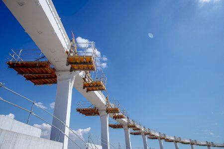 El Nou Mestalla instala los andamios auxiliares para el montaje de los cables previo al izado de la estructura de la gran cubierta