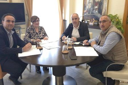 Moncofa plantea a la subdelegada las mejoras en la estación de Moncofa y una nueva parada de autobús en la rotonda de acceso a la AP-7